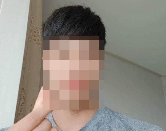 최근 월북한 것으로 추정된 20대 북한 이탈 주민(탈북민)김모(24)씨는 지난달 지인 여성을 자택에서 성폭행한 혐의로 경찰 조사를 받고 구속영장이 발부된 상태였다. 사진은 월북 전 김씨가 한국에서 지낼 때 모습. [독자 제공]